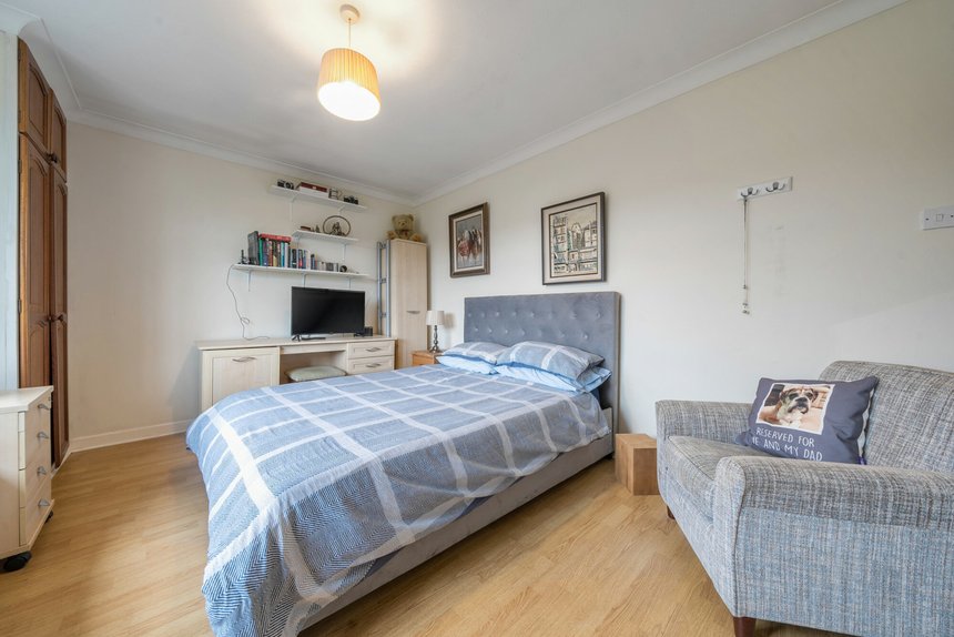 for sale warren road london 20359 - Gibbs Gillespie