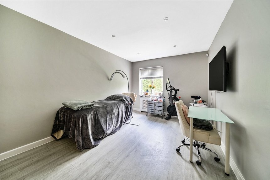 sold dairy farm lane london 21075 - Gibbs Gillespie