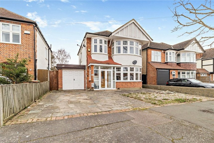 under offer college drive london 21340 - Gibbs Gillespie