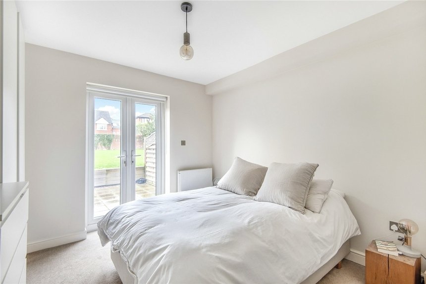 under offer kingsend london 21435 - Gibbs Gillespie
