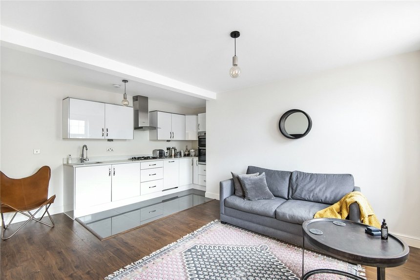 under offer kingsend london 21435 - Gibbs Gillespie