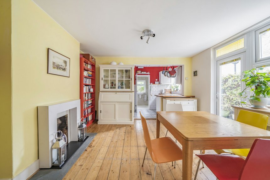 under offer glenfield road london 21486 - Gibbs Gillespie