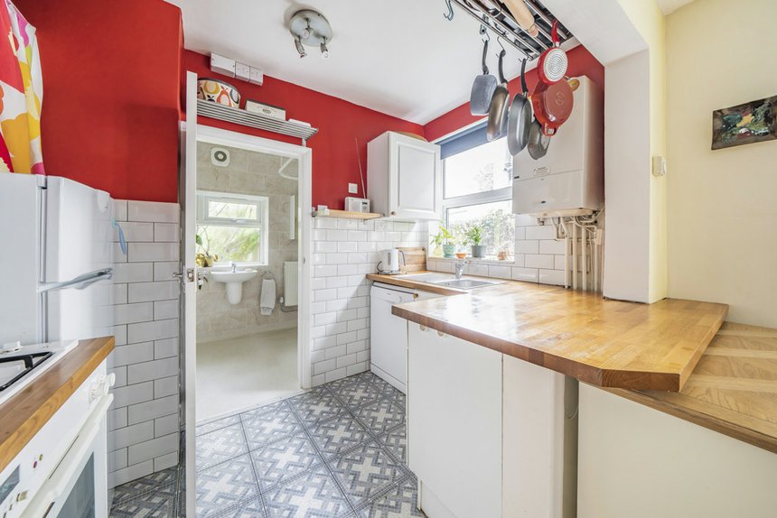 under offer glenfield road london 21486 - Gibbs Gillespie