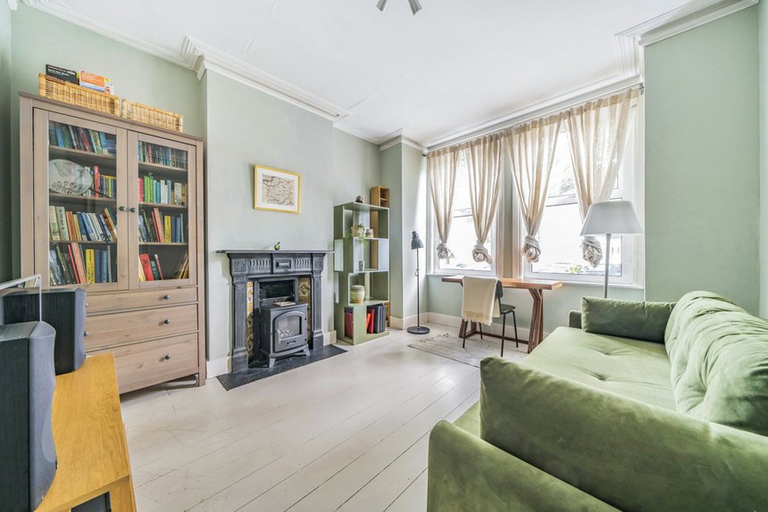 under offer glenfield road london 21486 - Gibbs Gillespie