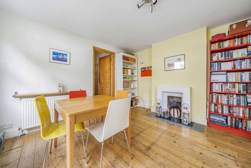 under offer glenfield road london 21486 - Gibbs Gillespie