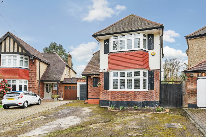 sold moat drive london 21552 - Gibbs Gillespie