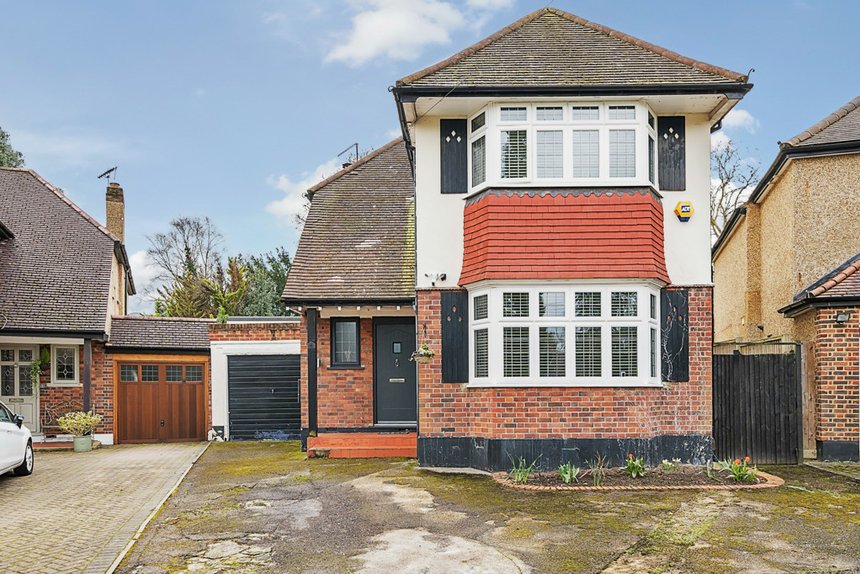 sold moat drive london 21552 - Gibbs Gillespie