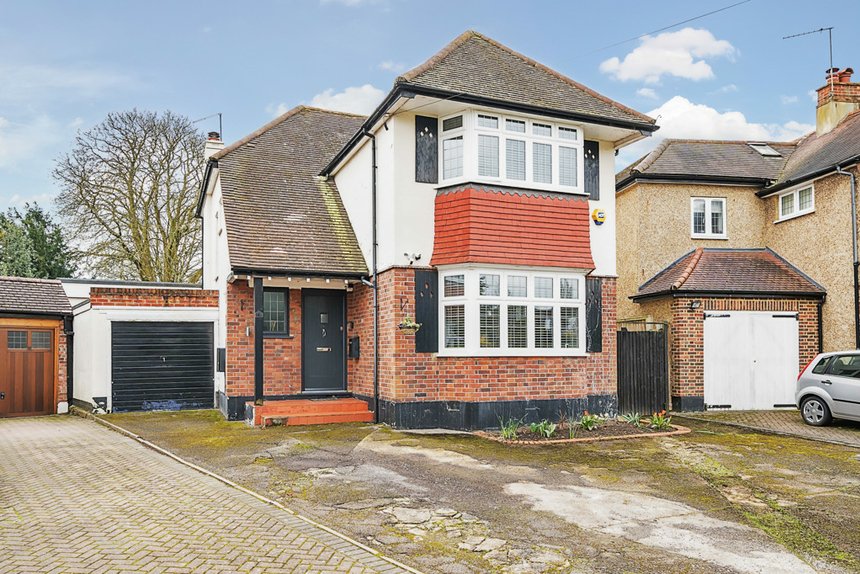 sold moat drive london 21552 - Gibbs Gillespie