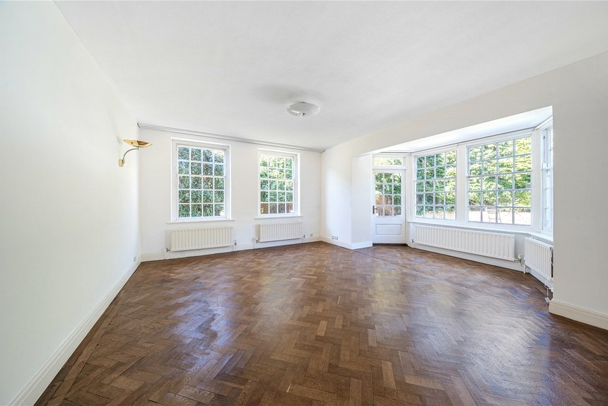 for sale elgood avenue london 22116 - Gibbs Gillespie