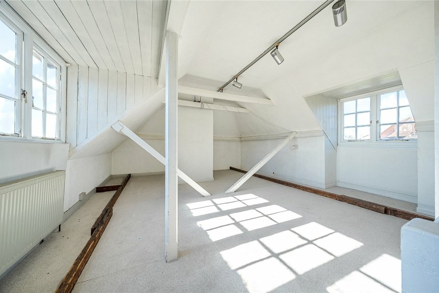 for sale elgood avenue london 22116 - Gibbs Gillespie
