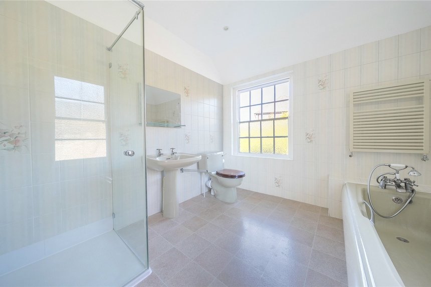 for sale elgood avenue london 22116 - Gibbs Gillespie