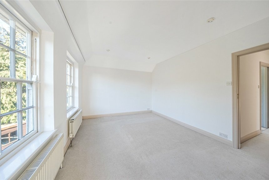 for sale elgood avenue london 22116 - Gibbs Gillespie