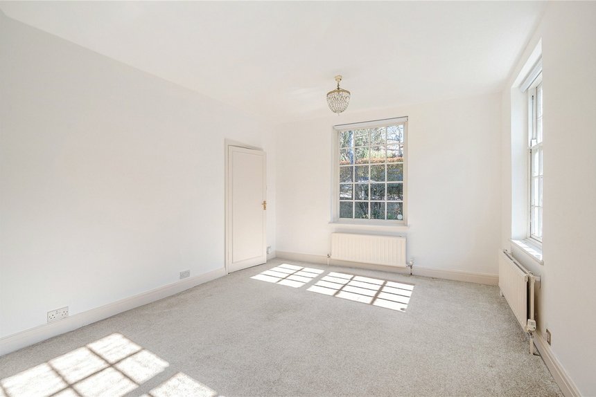 for sale elgood avenue london 22116 - Gibbs Gillespie