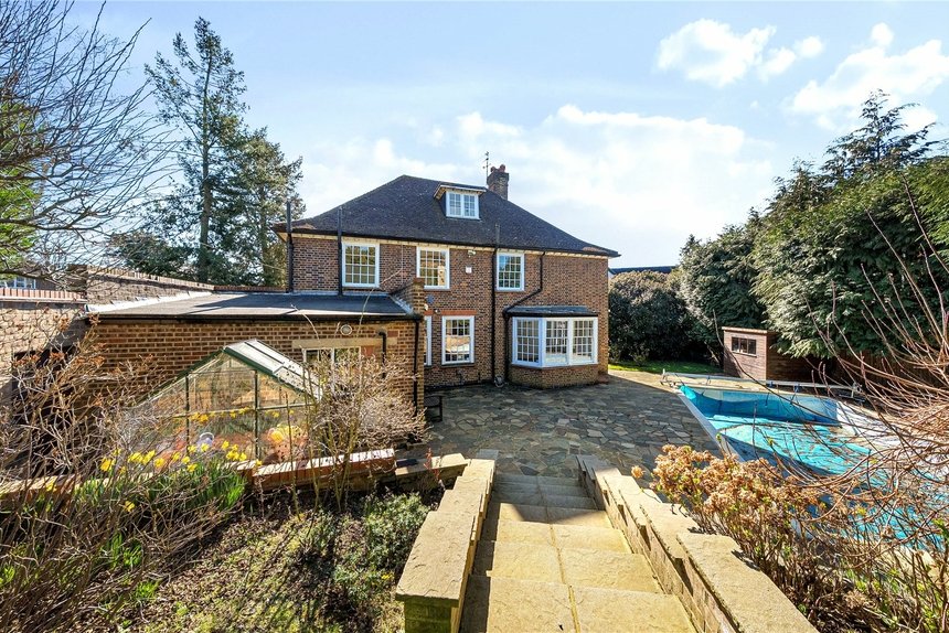 for sale elgood avenue london 22116 - Gibbs Gillespie