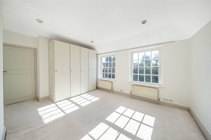 for sale elgood avenue london 22116 - Gibbs Gillespie