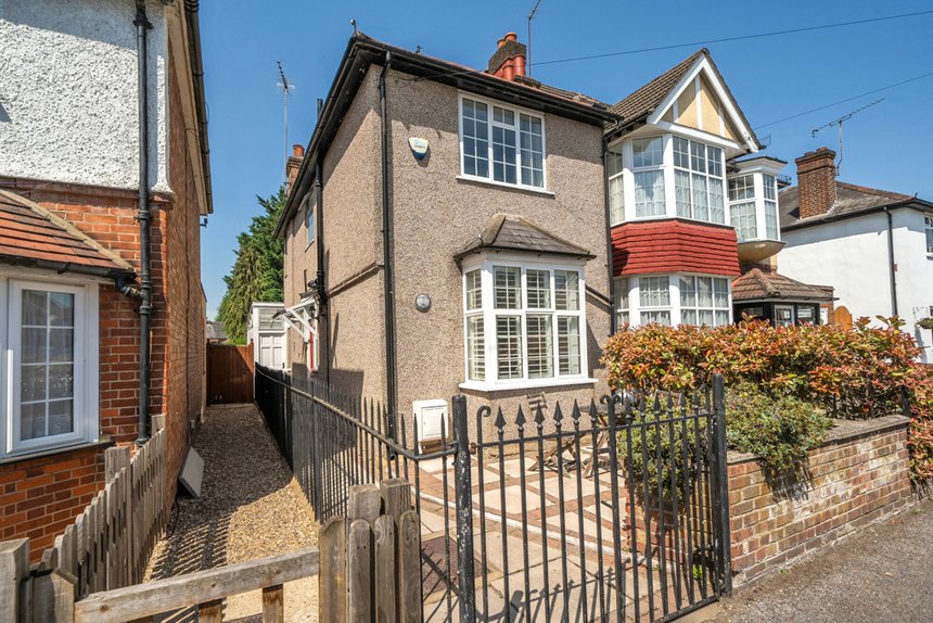 for sale hilliard road london 22176 - Gibbs Gillespie