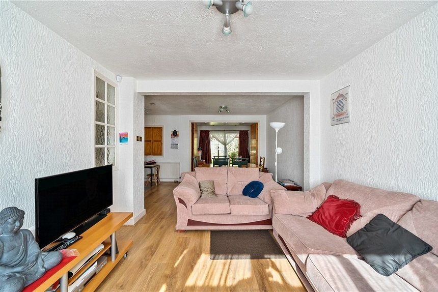 under offer wetheral drive london 22396 - Gibbs Gillespie