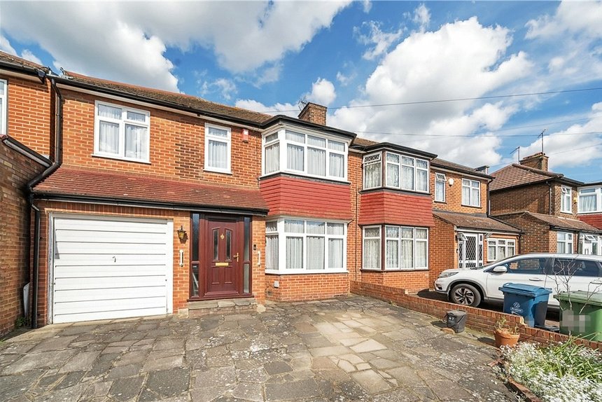 under offer wetheral drive london 22396 - Gibbs Gillespie