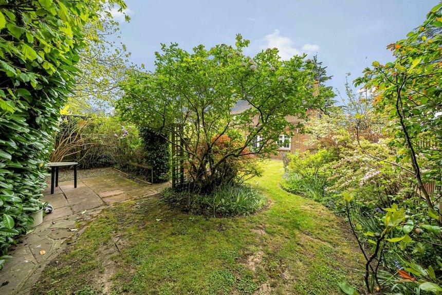 under offer grimsdyke road london 22511 - Gibbs Gillespie