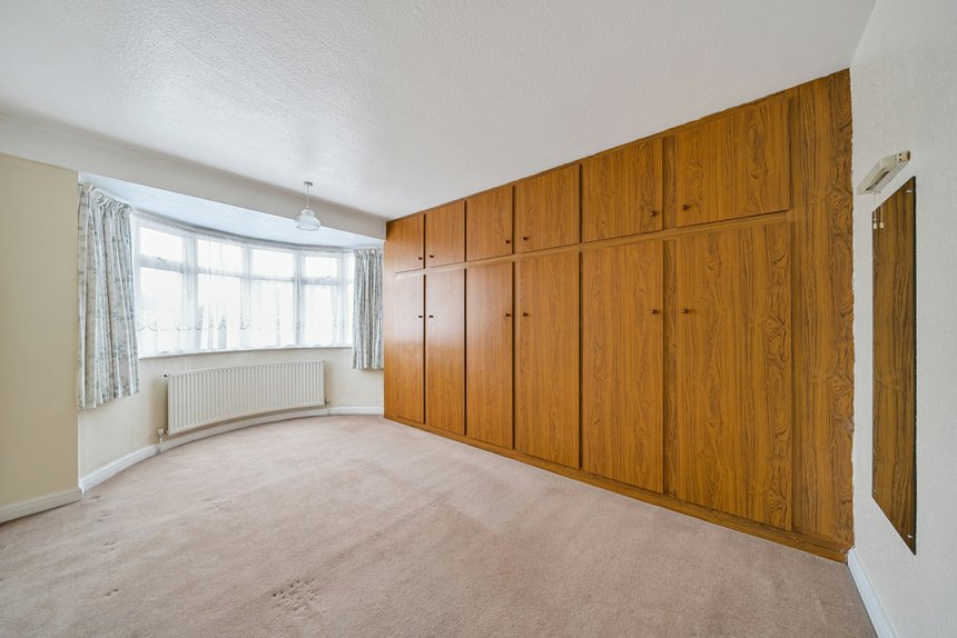 under offer angus drive london 22587 - Gibbs Gillespie