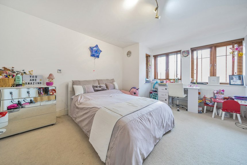 for sale blagrove crescent london 2312 - Gibbs Gillespie