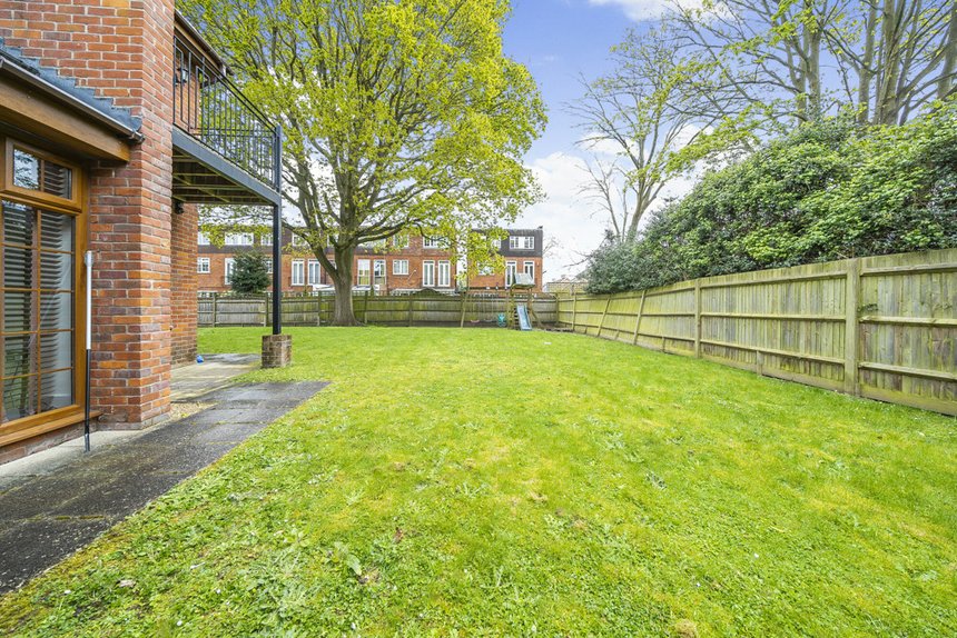 for sale blagrove crescent london 2312 - Gibbs Gillespie