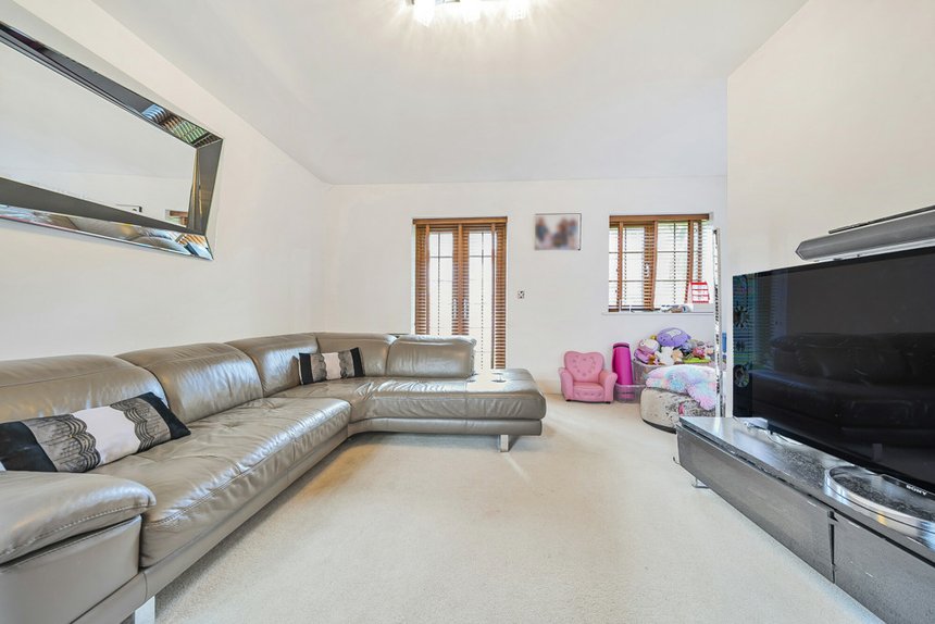 for sale blagrove crescent london 2312 - Gibbs Gillespie