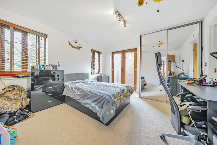 for sale blagrove crescent london 2312 - Gibbs Gillespie