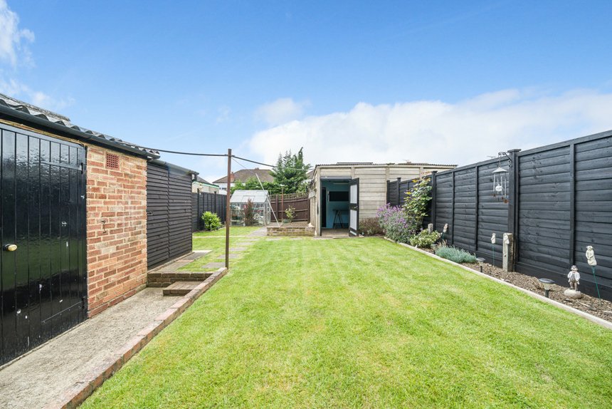 under offer hunters hill london 23180 - Gibbs Gillespie