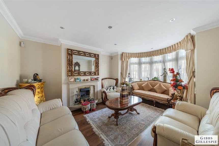 for sale moat drive london 23228 - Gibbs Gillespie