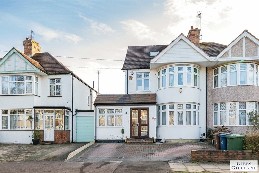 for sale moat drive london 23228 - Gibbs Gillespie