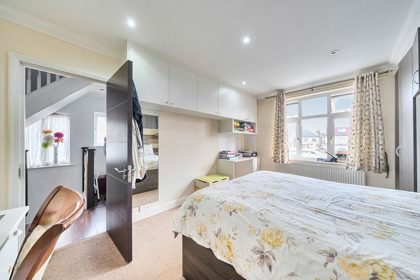 for sale moat drive london 23228 - Gibbs Gillespie