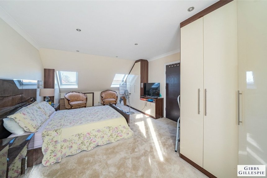 for sale moat drive london 23228 - Gibbs Gillespie