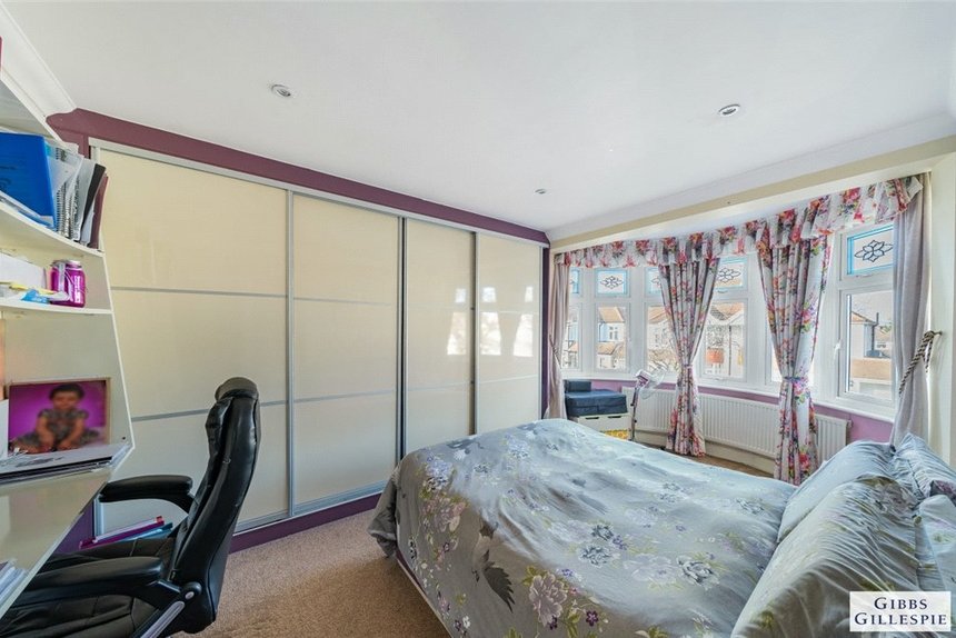 for sale moat drive london 23228 - Gibbs Gillespie