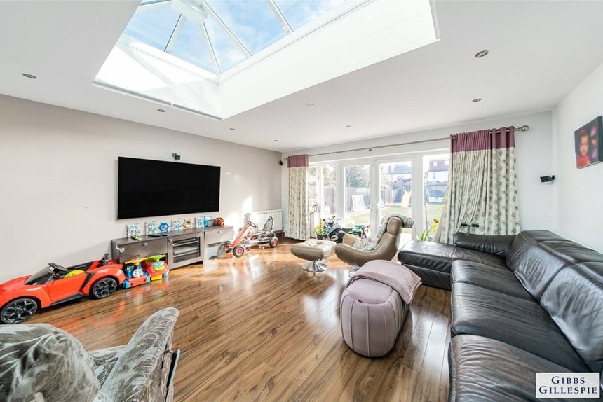 for sale moat drive london 23228 - Gibbs Gillespie