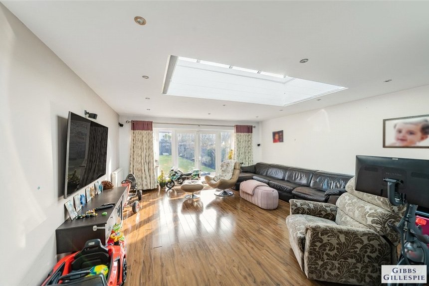 for sale moat drive london 23228 - Gibbs Gillespie