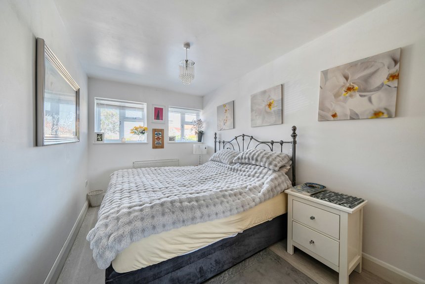 for sale lynhurst crescent london 2373 - Gibbs Gillespie