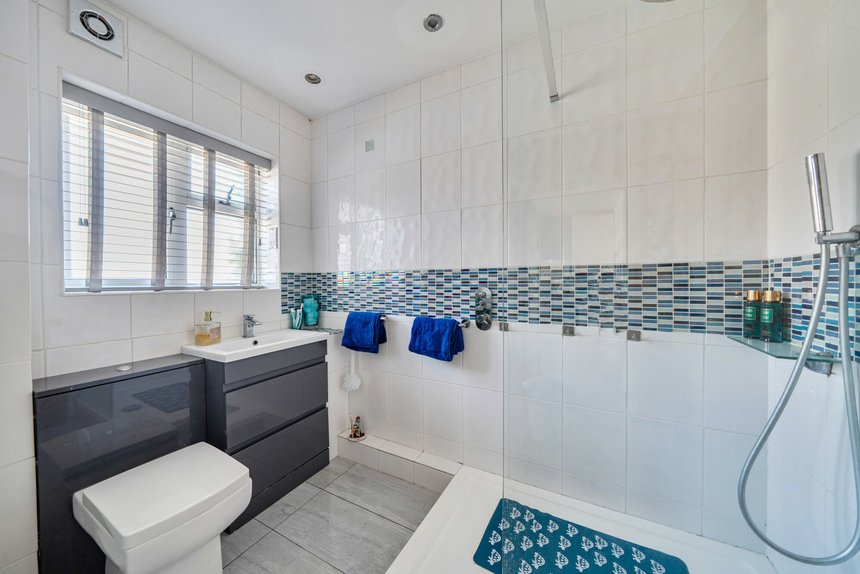 for sale lynhurst crescent london 2373 - Gibbs Gillespie