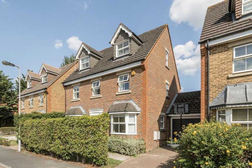 for sale stirling avenue london 23771 - Gibbs Gillespie