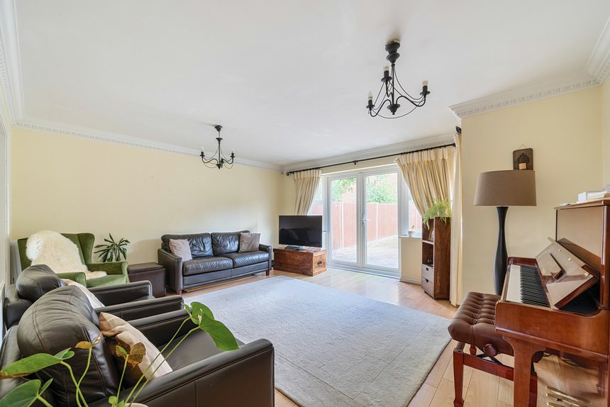 for sale stirling avenue london 23771 - Gibbs Gillespie