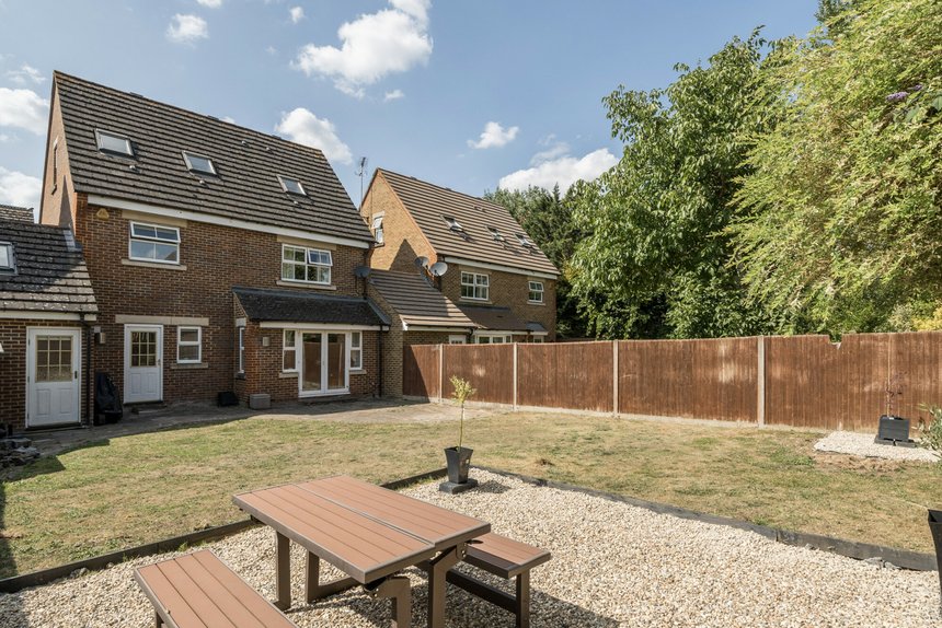 for sale stirling avenue london 23771 - Gibbs Gillespie