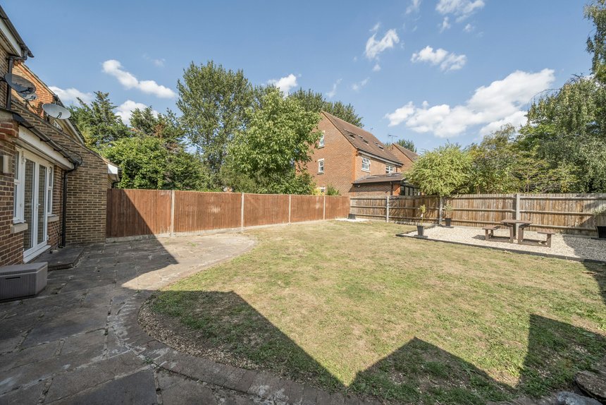 for sale stirling avenue london 23771 - Gibbs Gillespie