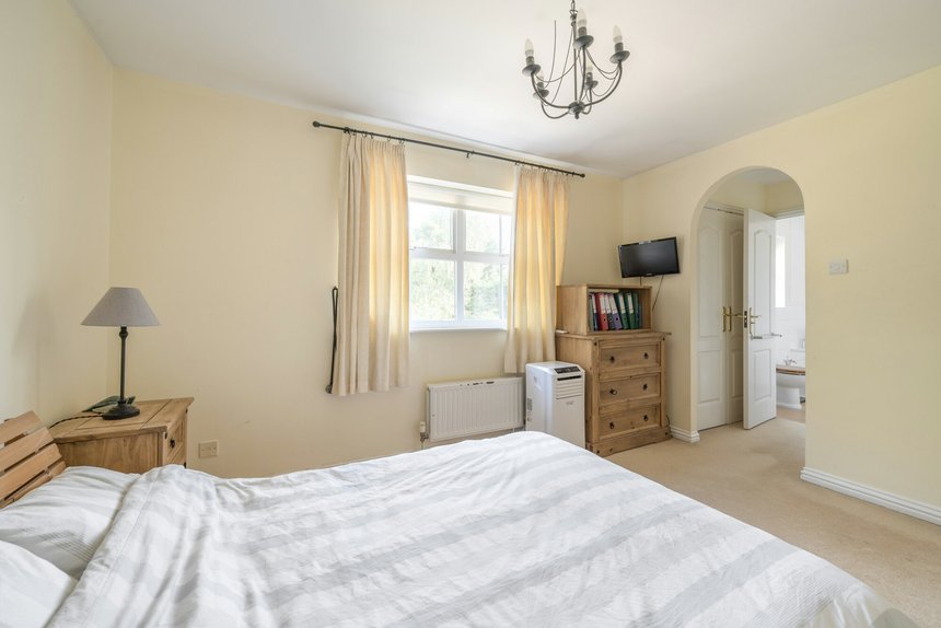 for sale stirling avenue london 23771 - Gibbs Gillespie