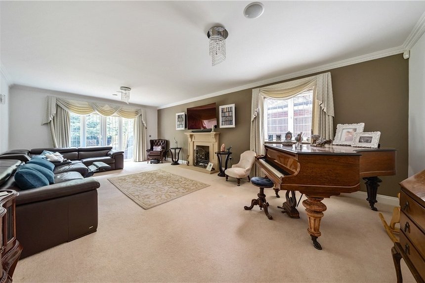 for sale wood end close london 23978 - Gibbs Gillespie