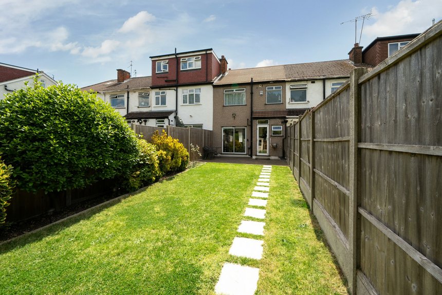 under offer sandringham crescent london 24046 - Gibbs Gillespie