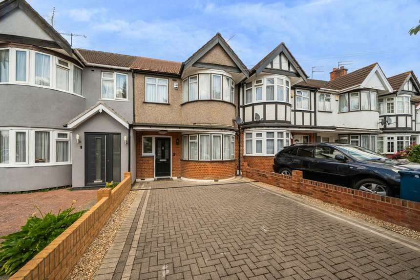 under offer sandringham crescent london 24046 - Gibbs Gillespie