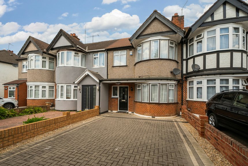 under offer sandringham crescent london 24046 - Gibbs Gillespie