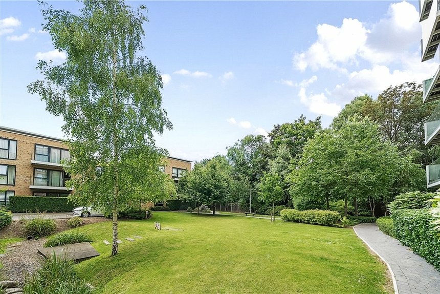 under offer zodiac close london 24233 - Gibbs Gillespie