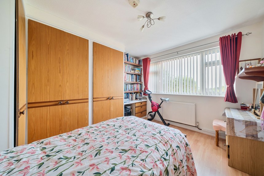 for sale hillside road london 24370 - Gibbs Gillespie