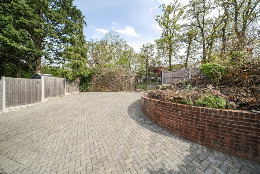 for sale hillside road london 24370 - Gibbs Gillespie